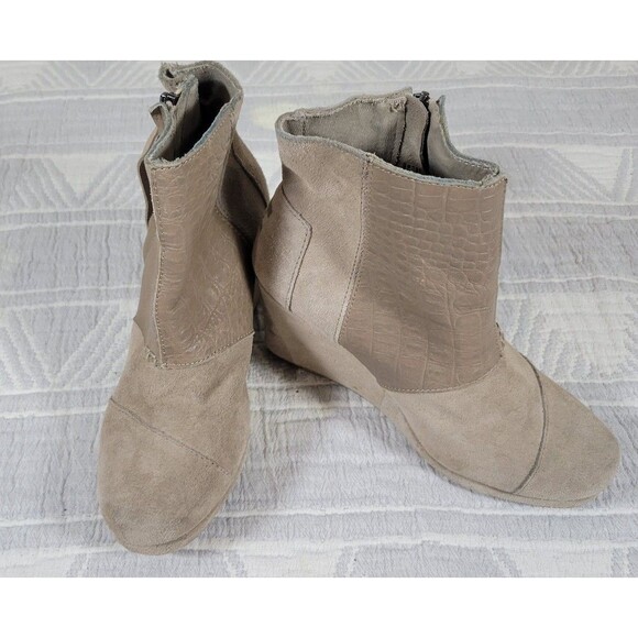 TOMS Desert Wedge Booties Women’s 7 Taupe Suede & Faux Croc Panel  Ankle Boots - Picture 1 of 6